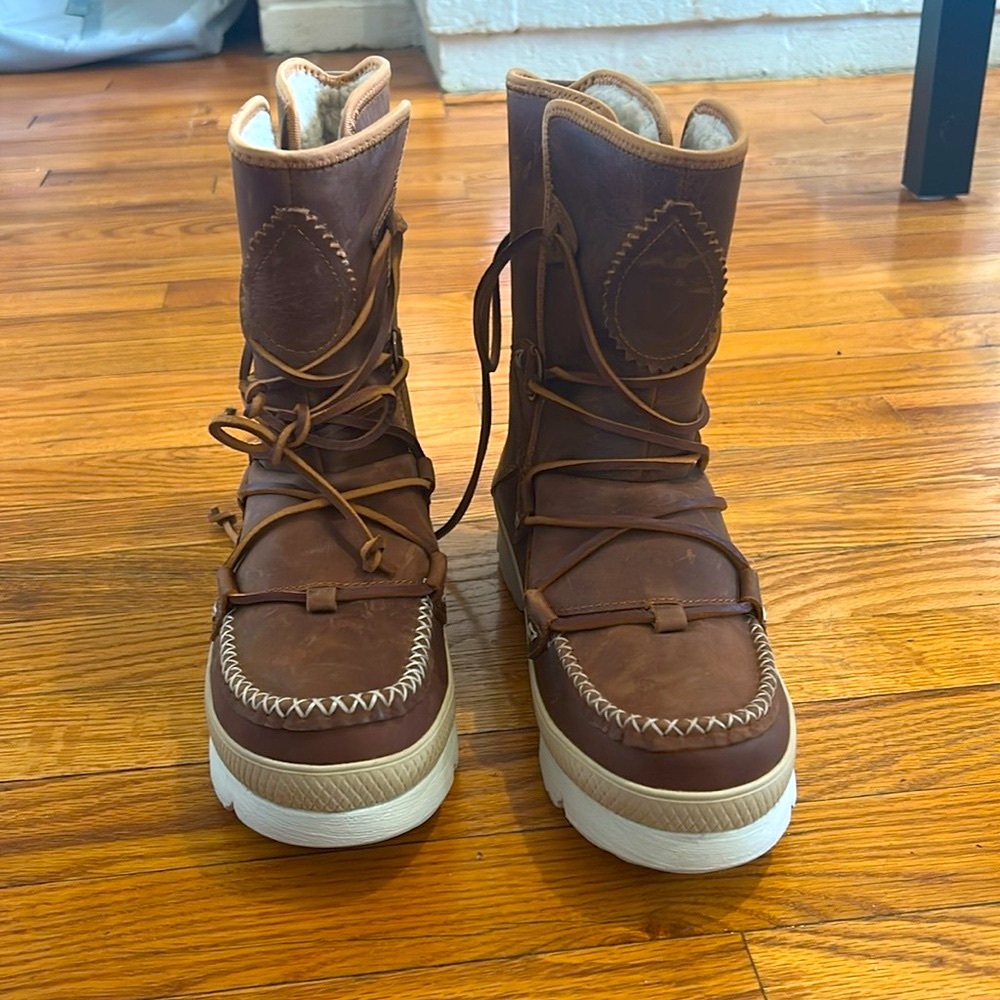 🆕Manitobah Mukluks Suede Boots - Picture 5 of 8